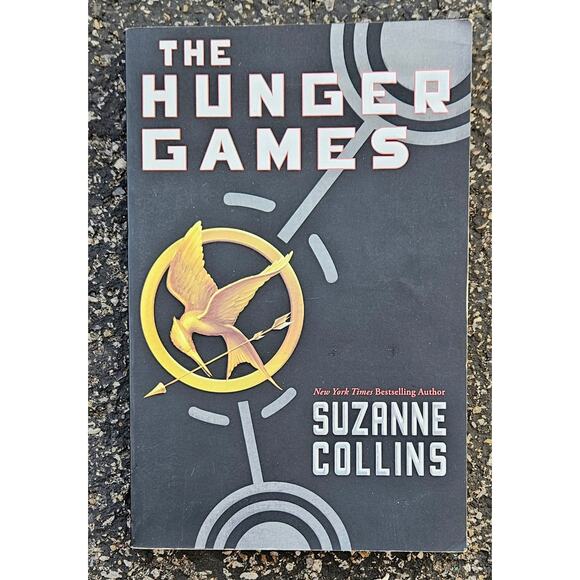 The Hunger Games Paperback Book 1 Of 3 Suzanne Collins MINT - Picture 1 of 5